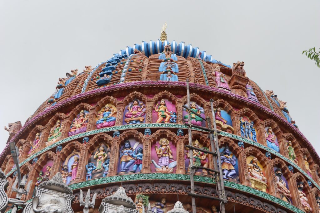 Close shot of the temple - Bundu.in